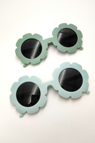 قیمت عینک آفتابی بچگانه طرح گل آبی و سبز