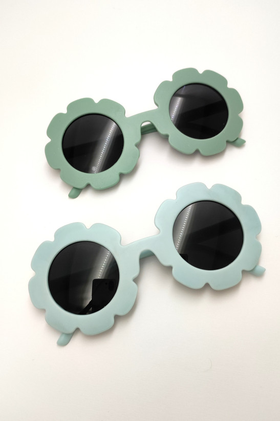 قیمت عینک آفتابی بچگانه طرح گل آبی و سبز