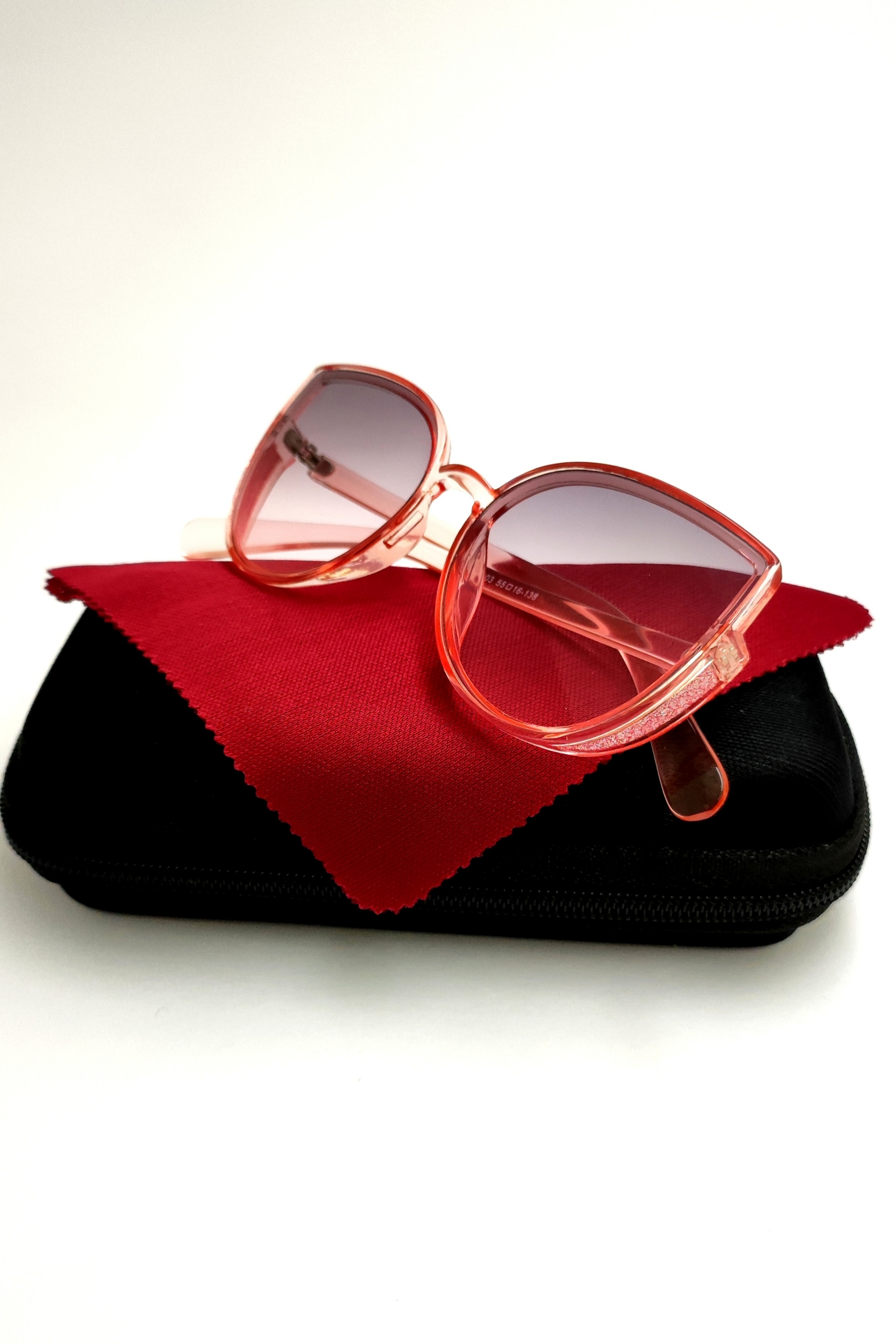 عینک آفتابی بچگانه فریم گربه‌ای صورتی بغل شاین سوارفسکی عدسی هایلایت