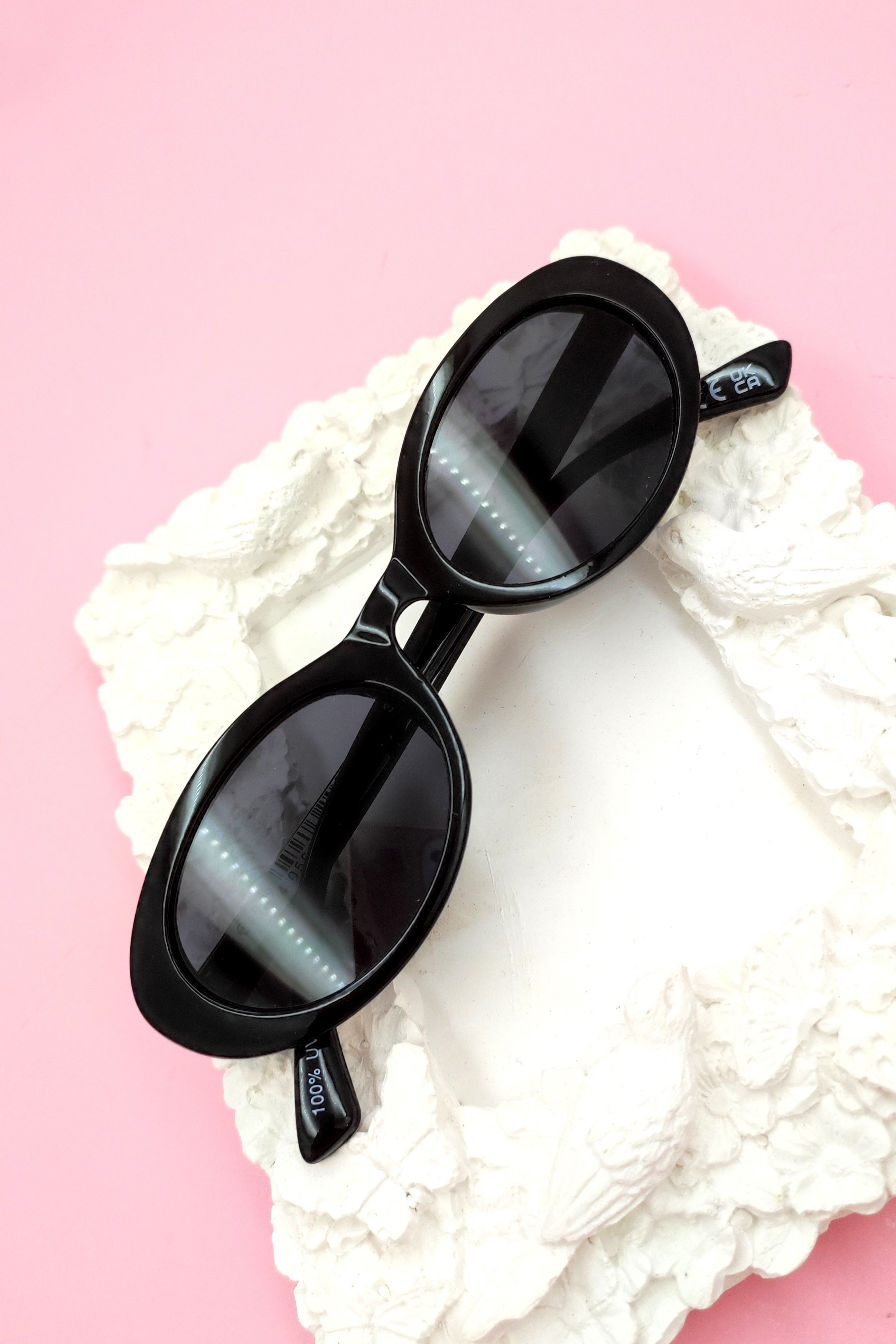 عینک آفتابی عدسی بیضی باریک مشکی طرح فندی