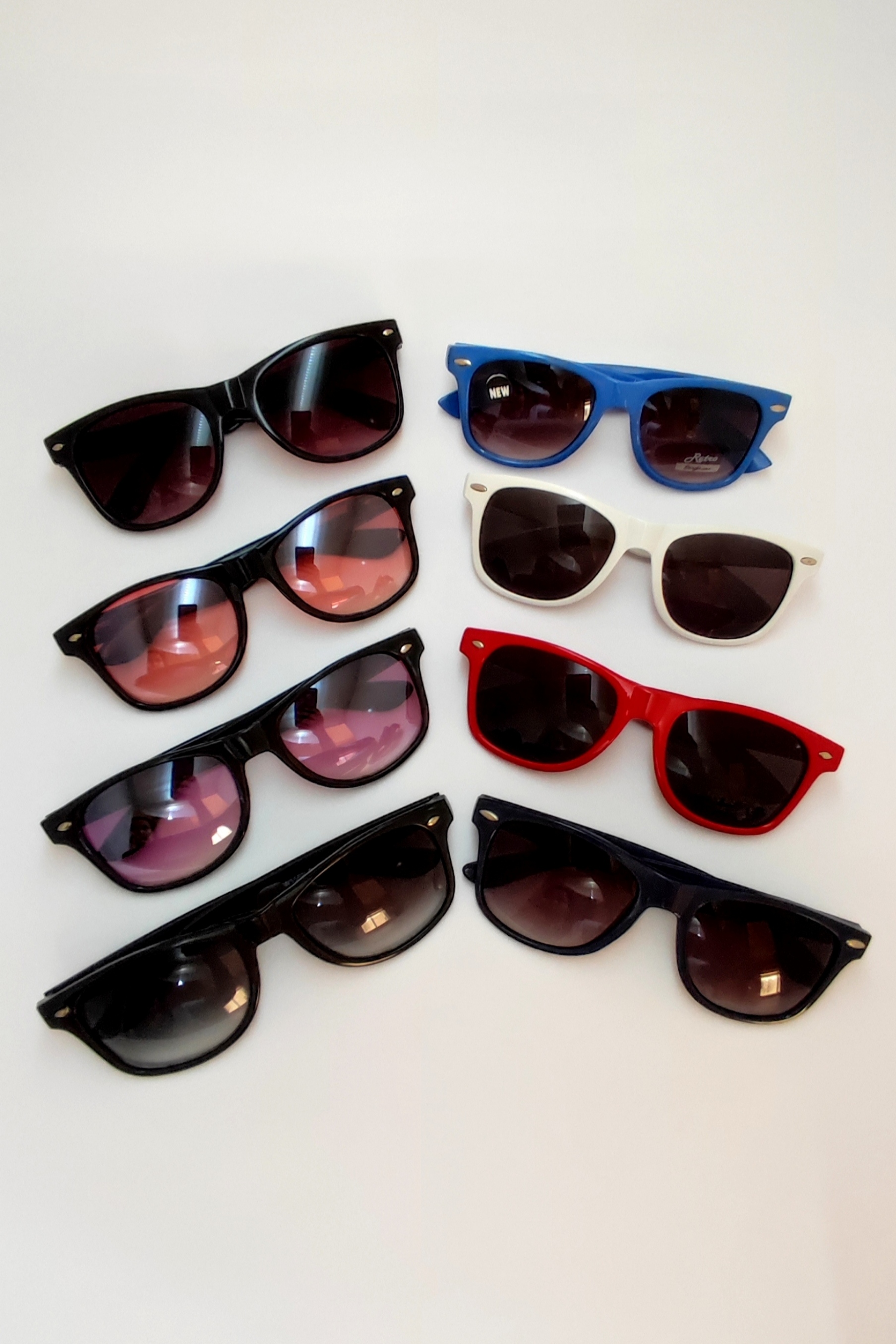 عینک آفتابی مدل ویفرر زنانه و مردانه در رنگ‌های متنوع همراه دستمال و کیف