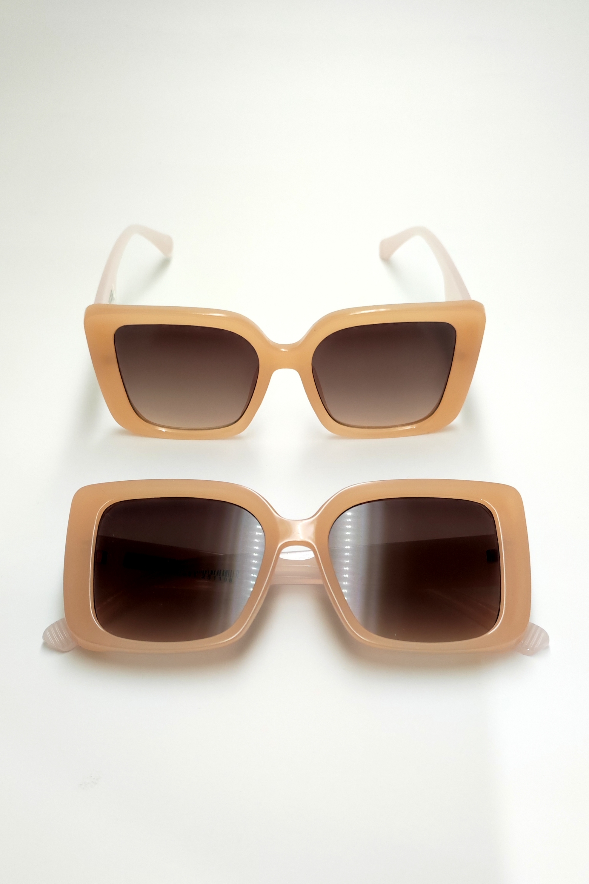 عینک آفتابی زنانه اورجینال مربعی گوشه‌دار رنگ نود کرم نسکافه‌ای