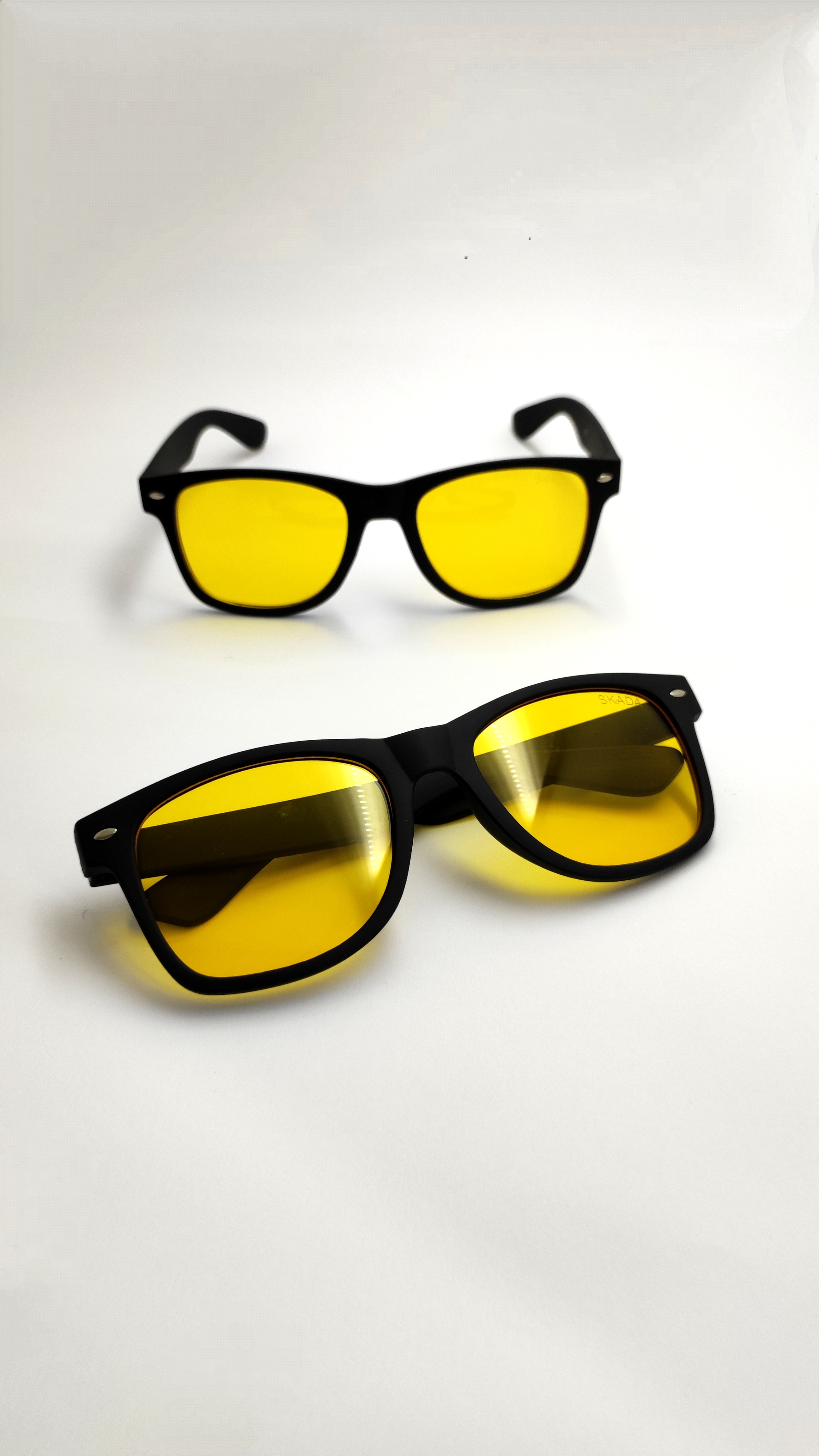 عینک شب و روز مدل ویفرر عدسی زرد. فریم مشکی مات