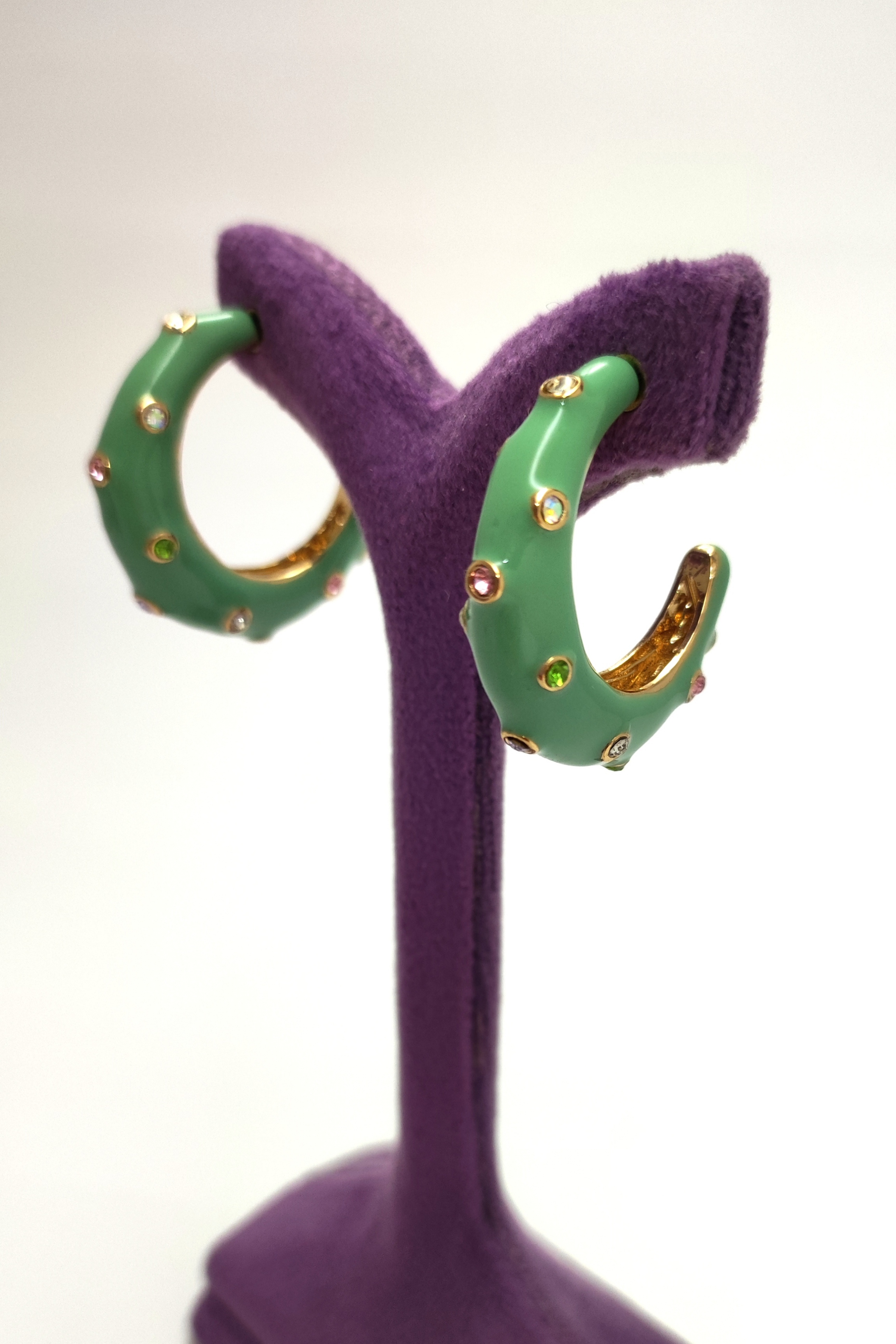 گوشواره اورجینال هلال نگین‌کاری رنگ سبز روشن طلایی