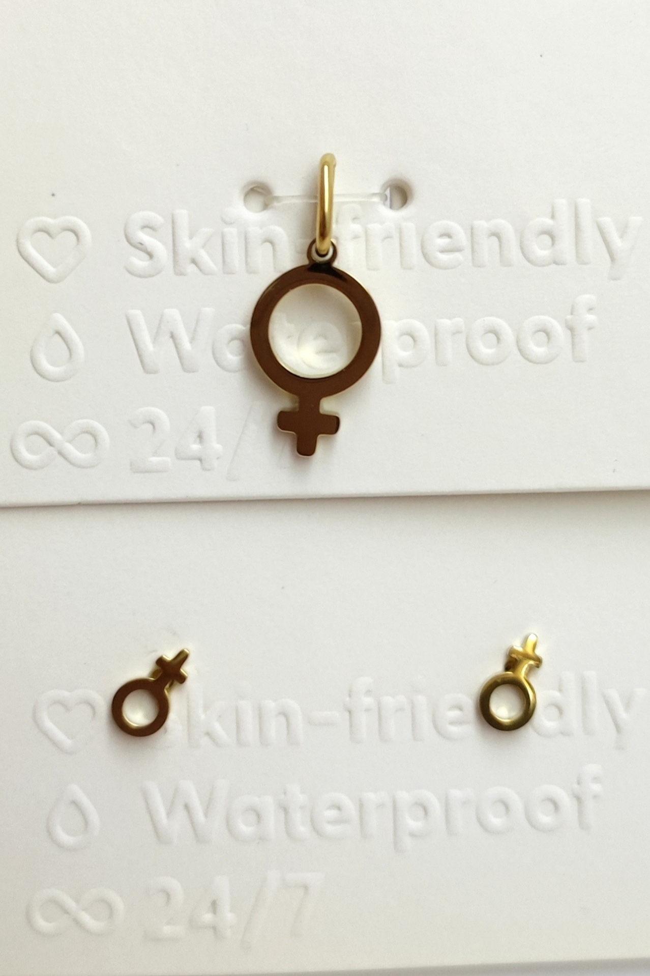 ست پلاک گردنی و گوشواره میخی اورجینال آبکاری طلا مدل نماد زن