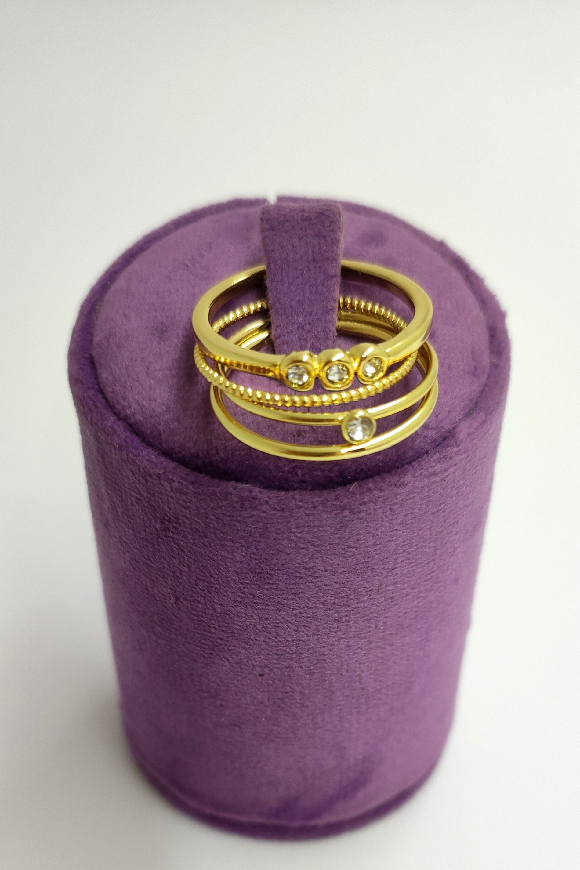 پک انگشتر اورجینال ۷ عددی نگین‌دار و ساده. آبکاری طلا